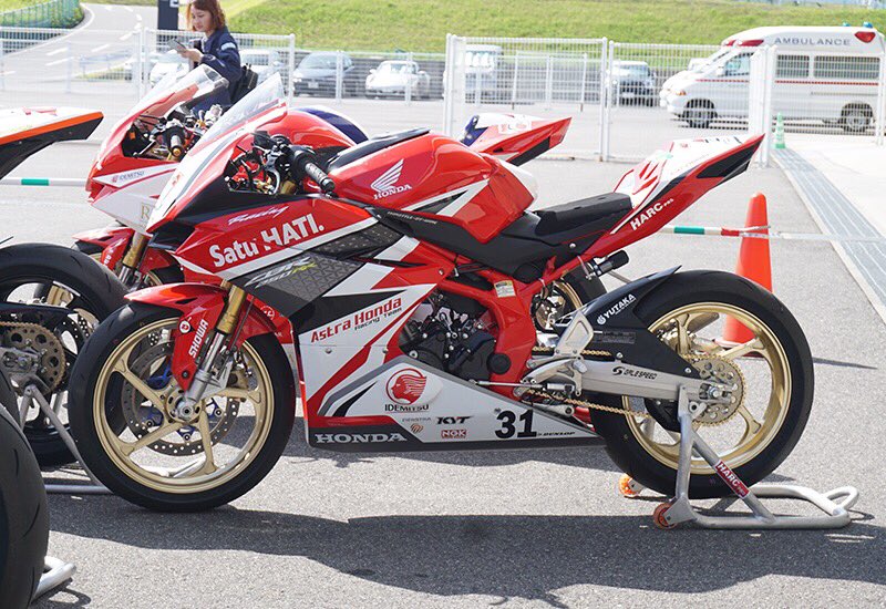 Uzivatel Sniper Na Twitteru 鈴鹿サーキットで行われているアジアロードレース選手権に行って来ました Cbr250rrの情報収集がメインです Cbr250rr Ap250 Jp250 Sniper