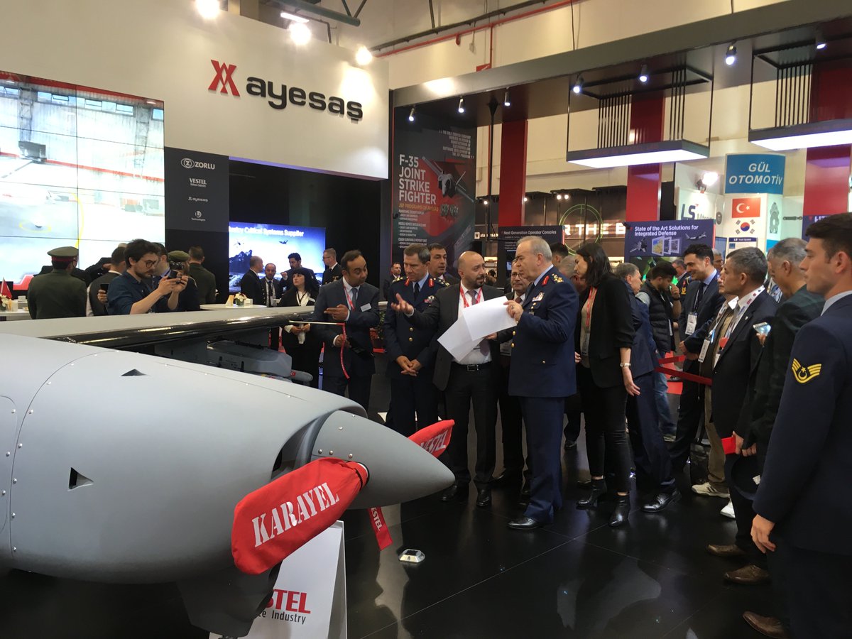 TAHSAVUNMA's tweet photo. Türk Askeri Havacılığı-Savunma olarak #IDEF2017 fuarını @Savunma__Sanayi ile gezerken Hava Kv. komutanımızı görüntüleme fırsatı bulduk. https://t.co/cR6QJpUMvN