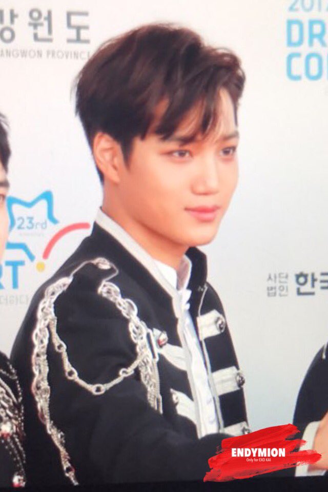 Endymion_kai's tweet photo. 170603 드림콘서트 #EXO #KAI 프리뷰 :: 오늘도 완댜님같은 의상 입었네😭😭🙈🙈💞 https://t.co/I82GRzpooz