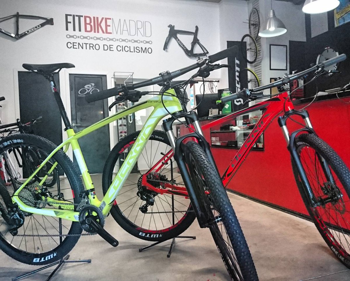 FitBikeMadrid's tweet photo. @BerriaBike #Bravo #Adventure o #Sport.

Aluminio vs. #Carbono.

¿Cual es tu preferida?

#mtbking #monoplato #fitbikemadridtienda https://t.co/4LJkEegC3O