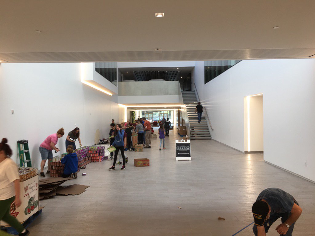 FoodlinkNY's tweet photo. Almost done! #decanstruction https://t.co/OrE6I6znWa