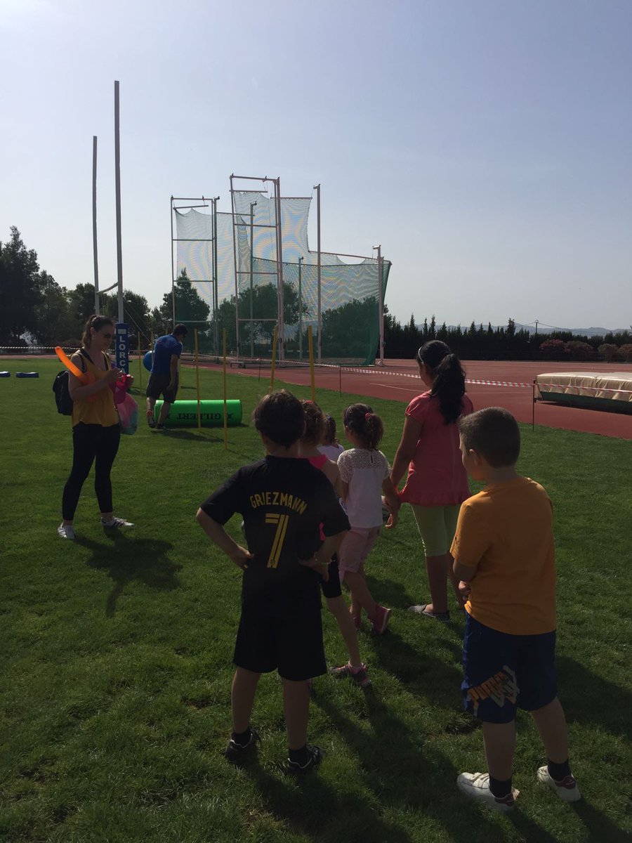 DeportesLorca's tweet photo. Mas de 200 niñ@s han participado esta mañana en el Complejo Deportivo de 'La Torrecilla' en las Mini Olimpiadas de la Escuela de @Rugbylorca https://t.co/2Q0mTBVW1f