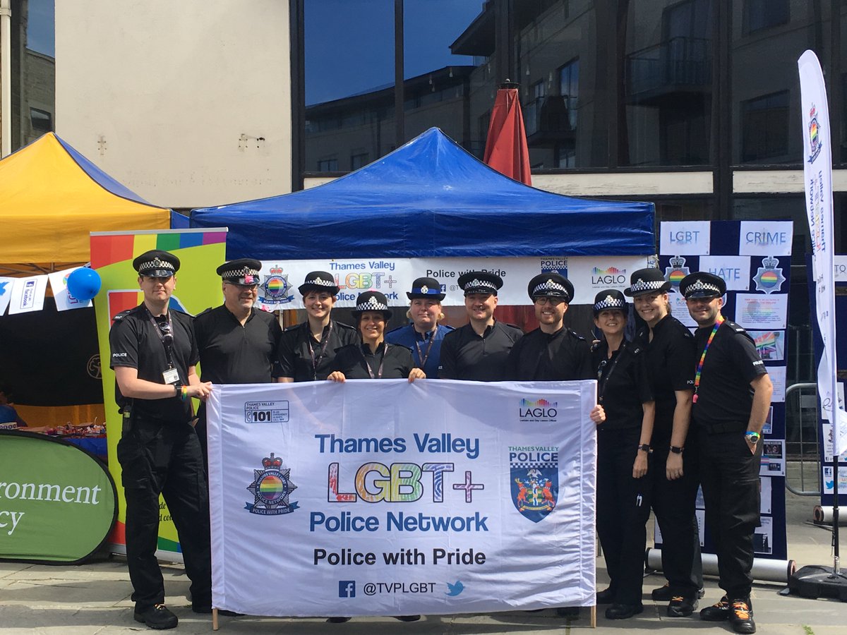 TVP_LGBT's tweet photo. Come &amp; see our #laglo+ officers &amp; #tvplgbt @ #oxfordpride today #p7328 https://t.co/Jnf4X5audb