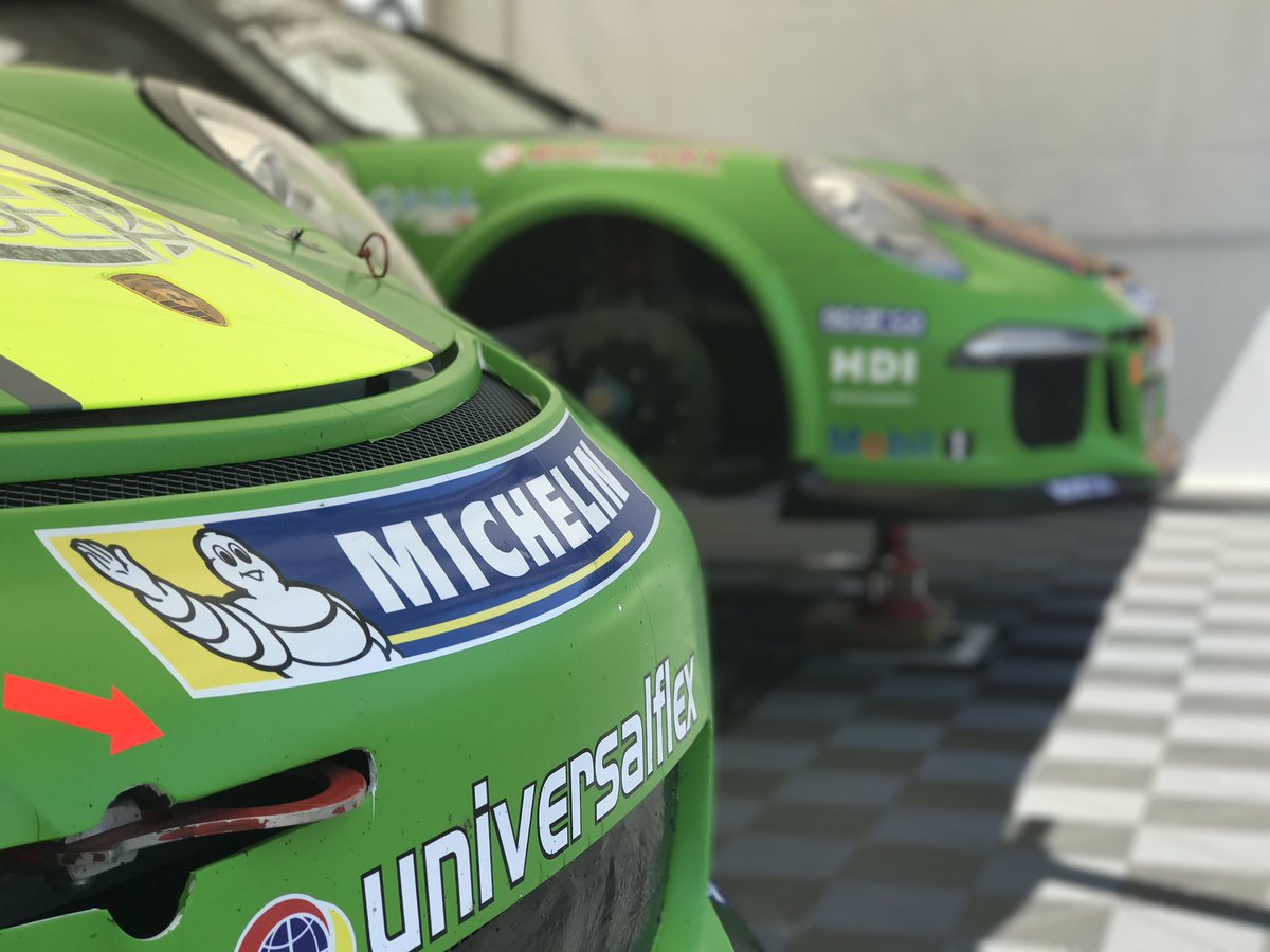auto_app's tweet photo. Le #Porsche 911 GT3 Cup riposano nei box in attesa di #gara1! Appuntamento alle 17.45! Sarà sfida tra #Rovera e #Pera, 1º e 2º in qualifica! https://t.co/s0adEgdLHn