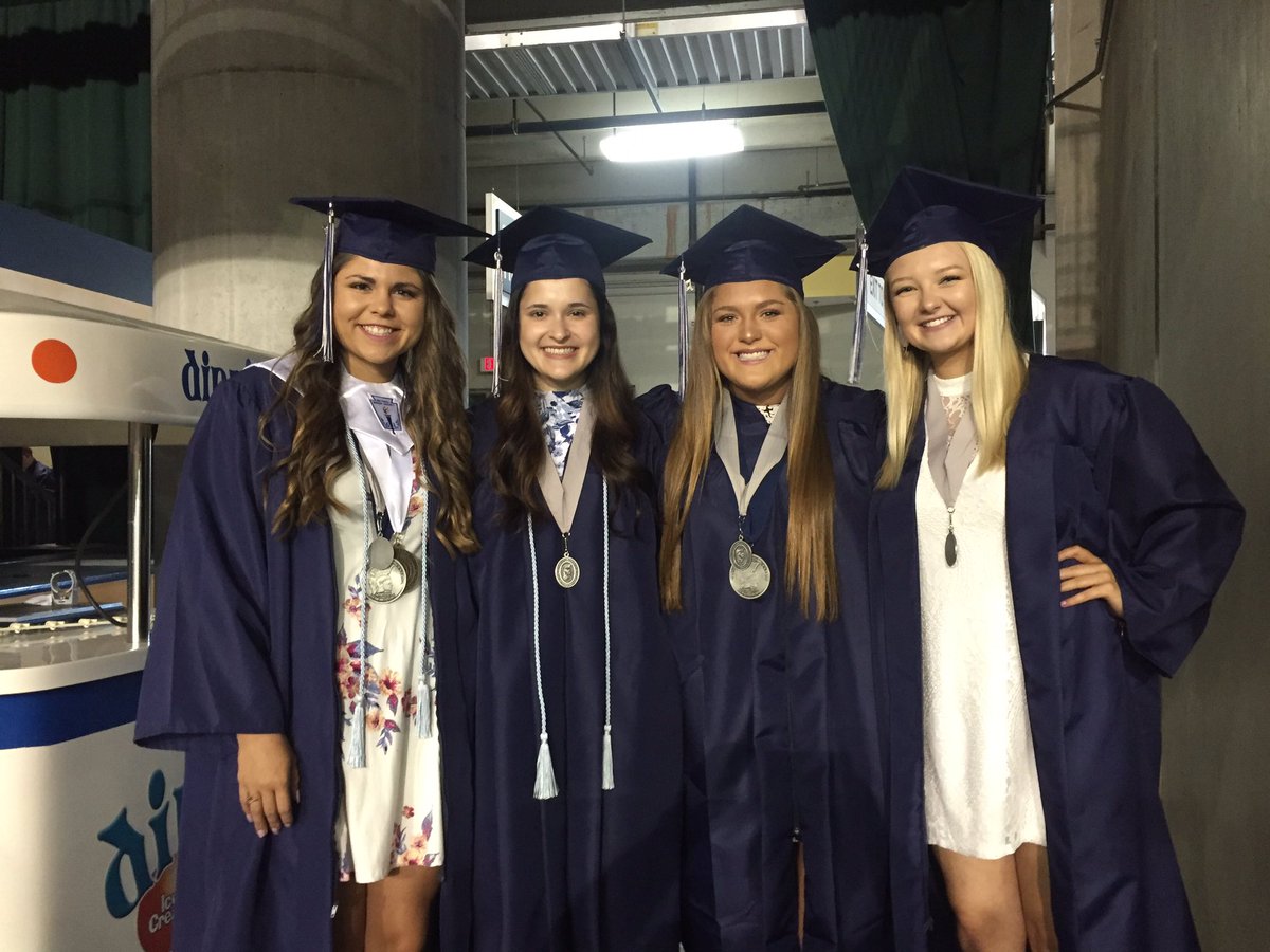 Harris_Mgmt's tweet photo. Another "behind the curtain" look at the #FHCClassof2017 https://t.co/RnCDr4oCSP