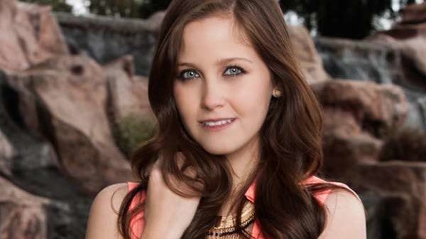    A very happy birthday to the gorgeous Natasha Dupeyrón! ¡Feliz cumpleaños 