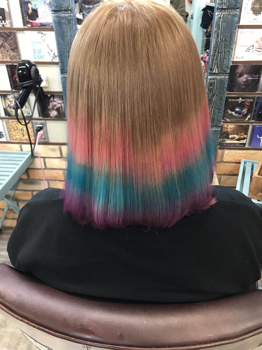 Capsule Auf Twitter お客様スタイルଘ ੭ˊ ˋ ੭ 衣装の色に合わせてマニパニを 3色使いました 夏に向けて派手髪にしましょう マニパニ グラデーションカラー ピンク 水色 紫 派手髪 Tatsu