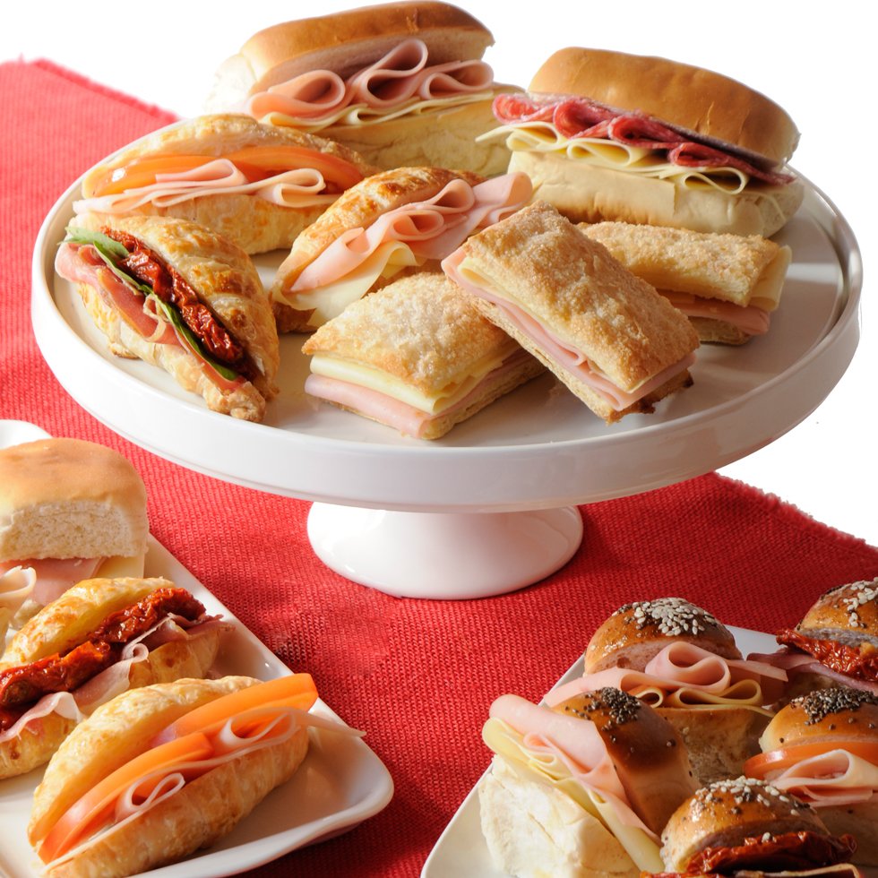 BABakery's tweet photo. ¿Hoy van todos a tu casa? Te resolvemos el almuerzo!
#Lunch #TakeAway #VariedadDeSabores https://t.co/wqokfAJhwt