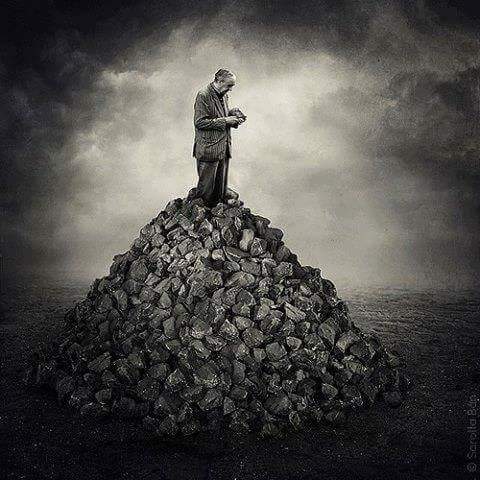 İnsan, hayret ettiği şeyin cahilidir...