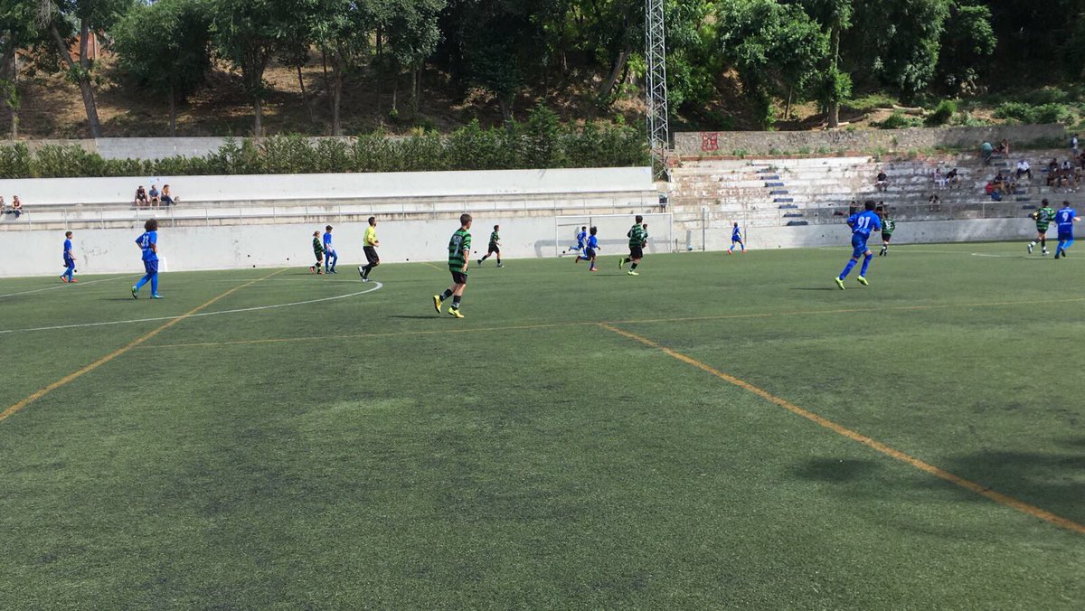 AFPobleSec's tweet photo. Fa gairebé una hora que la pilota ja roda a La Satàlia. Vine a gaudir de la nostra Diada! #poblesec #sants #futbolcat https://t.co/PaWpHmsyql