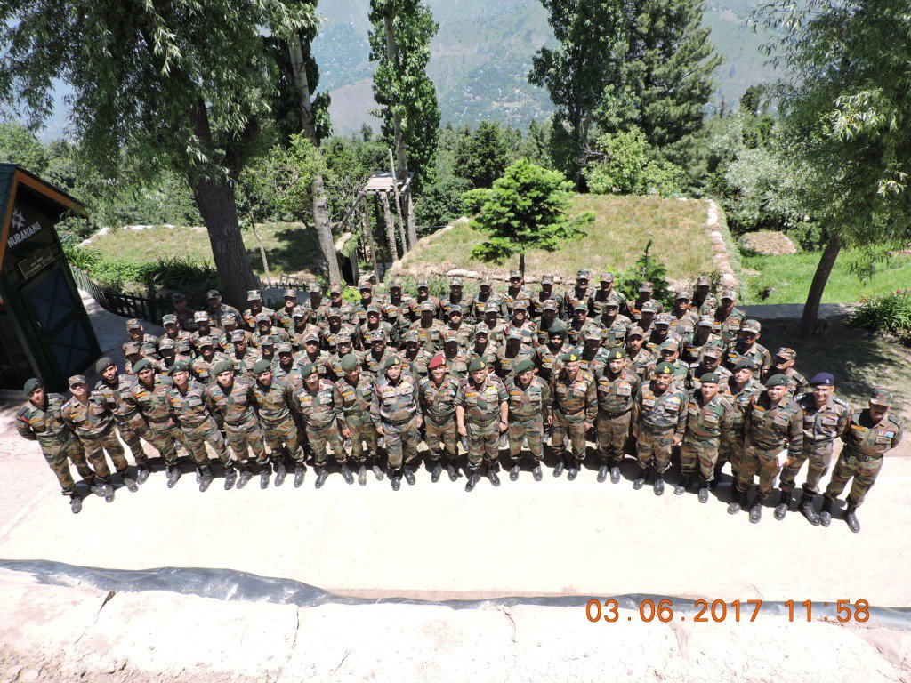 Chinar CorpsЁЯНБ - Indian Army (@chinarcorpsia) on Twitter photo #COAS tours forward areas in North Kashmir. Calls for strict vigil <a href="/adgpi/">ADG PI - INDIAN ARMY</a> #COAS tours forward areas in North Kashmir. Calls for strict vigil <a href="/adgpi/">ADG PI - INDIAN ARMY</a>