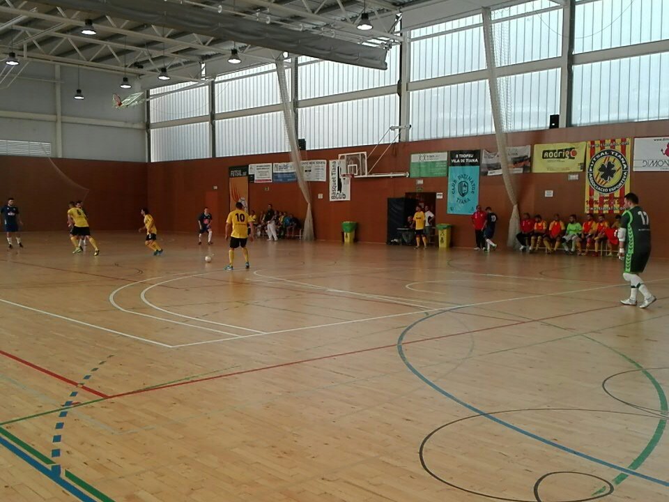 Comença la segona part a #Tiana. El <a href="/FsLlagostense/">Fs.Union Llagostense</a> busca el bitllet de la final de demà de la Nacional Catalana. 0-0 #laLlagosta