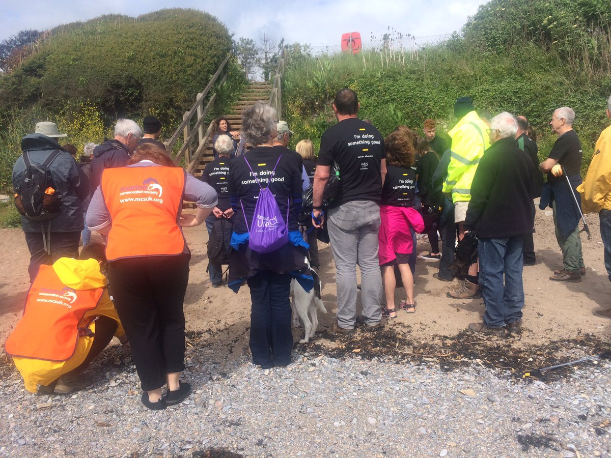 lizzie_prior's tweet photo. @SeaChampsSW Jules giving beach clean briefing at #battenbay with @marksandspencer staff and the public. #plasticpollution #spenditwell https://t.co/LSF3sR2my3
