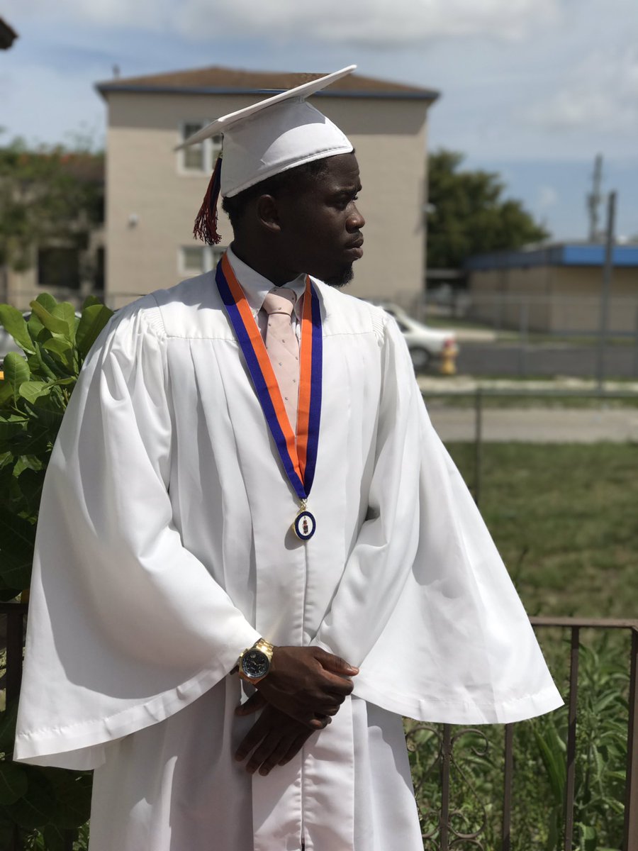 mikeptheartist's tweet photo. It's all over, and just beginning. #2k17graduate #HMLAlumni https://t.co/TqfCexZwev