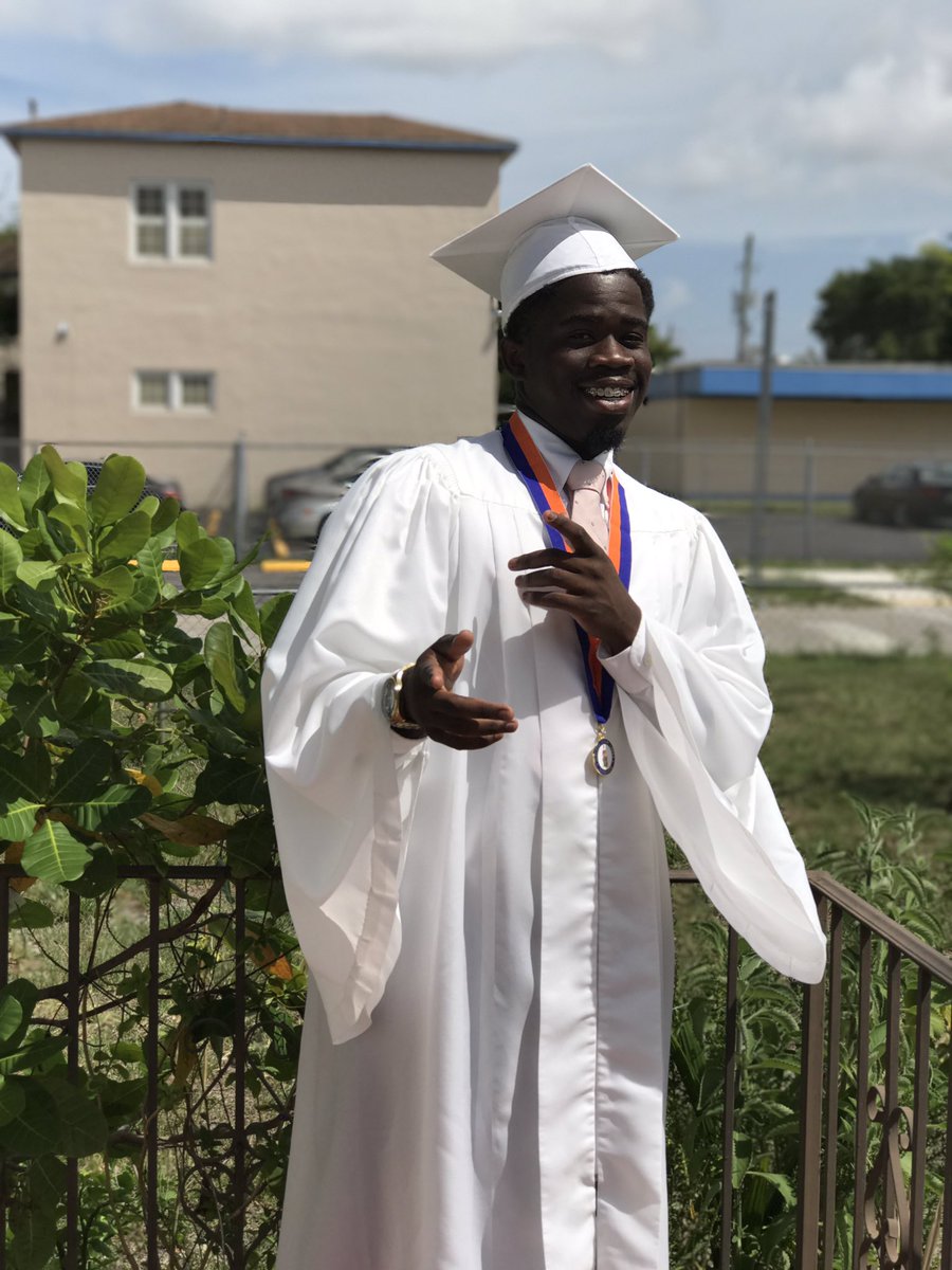 mikeptheartist's tweet photo. It's all over, and just beginning. #2k17graduate #HMLAlumni https://t.co/TqfCexZwev