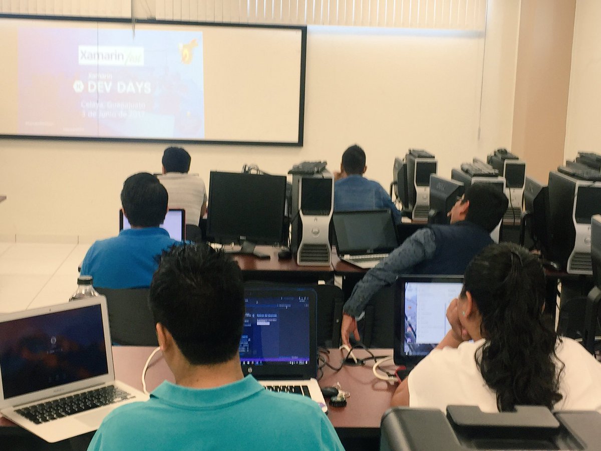 EnriqueAguilar's tweet image. Iniciando #XamarinDevDays #XamarinFest con @darkicebeam en el Tec de Celaya con asistentes de León, Irapuato, Salamanca, Querétaro y CDMX.