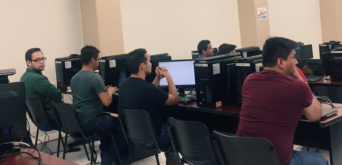 EnriqueAguilar's tweet image. Iniciando #XamarinDevDays #XamarinFest con @darkicebeam en el Tec de Celaya con asistentes de León, Irapuato, Salamanca, Querétaro y CDMX.