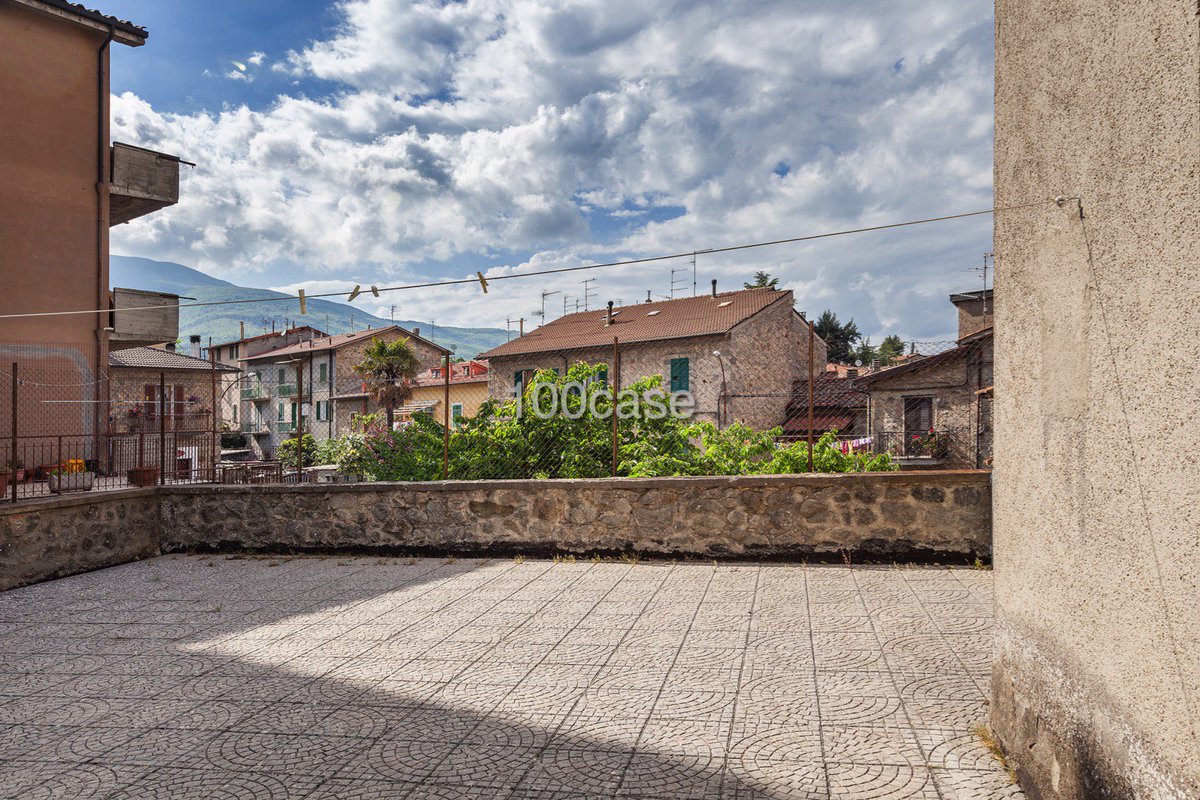 100_case's tweet image. #AbbadiaSanSalvatore #Toscana #vendita #appartamento con terrazzo e garage @100_case