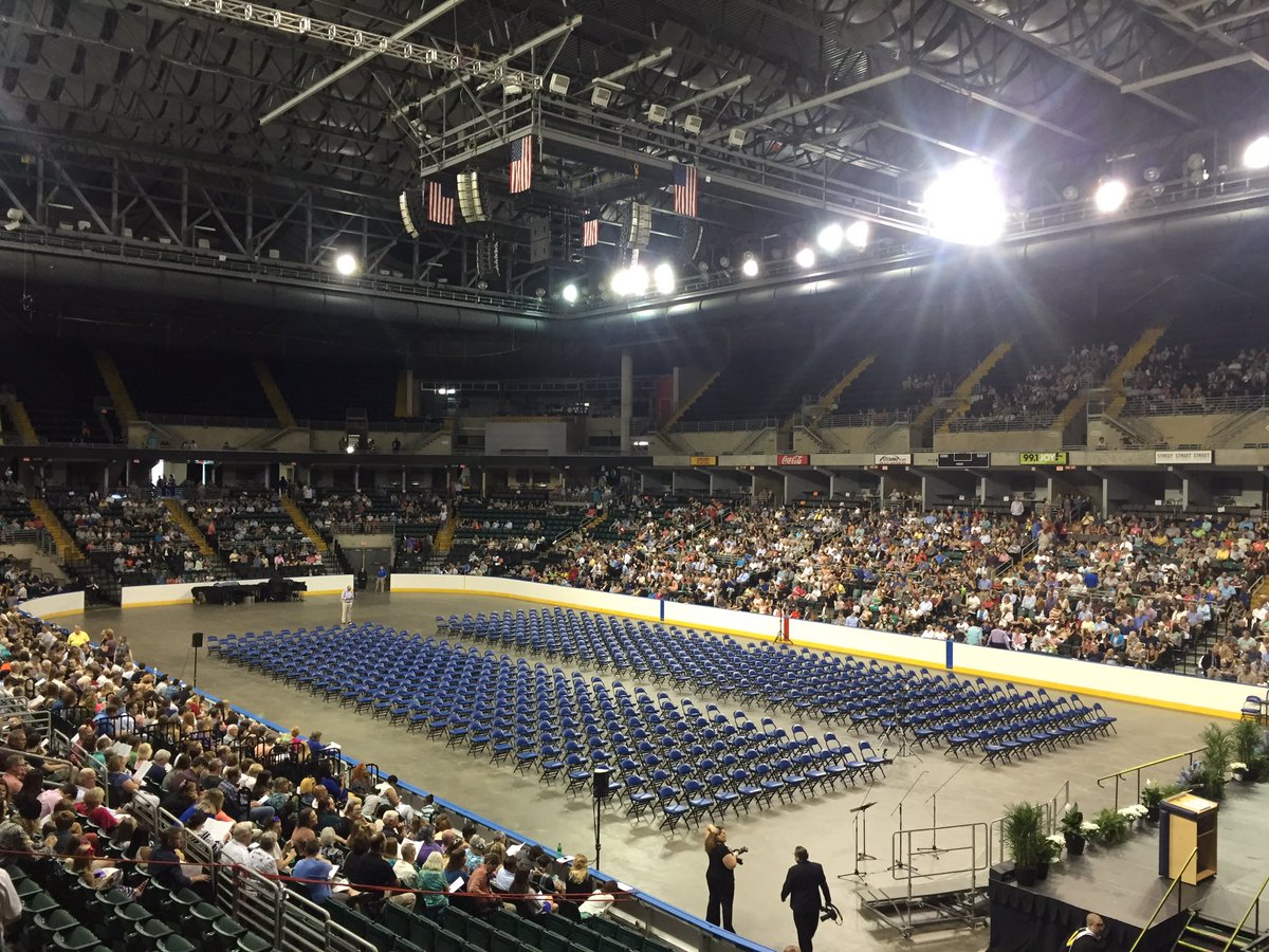 Harris_Mgmt's tweet photo. Almost time for 439 SPARTANS to arrive!! #FHCClassof2017 https://t.co/commvZBFvI