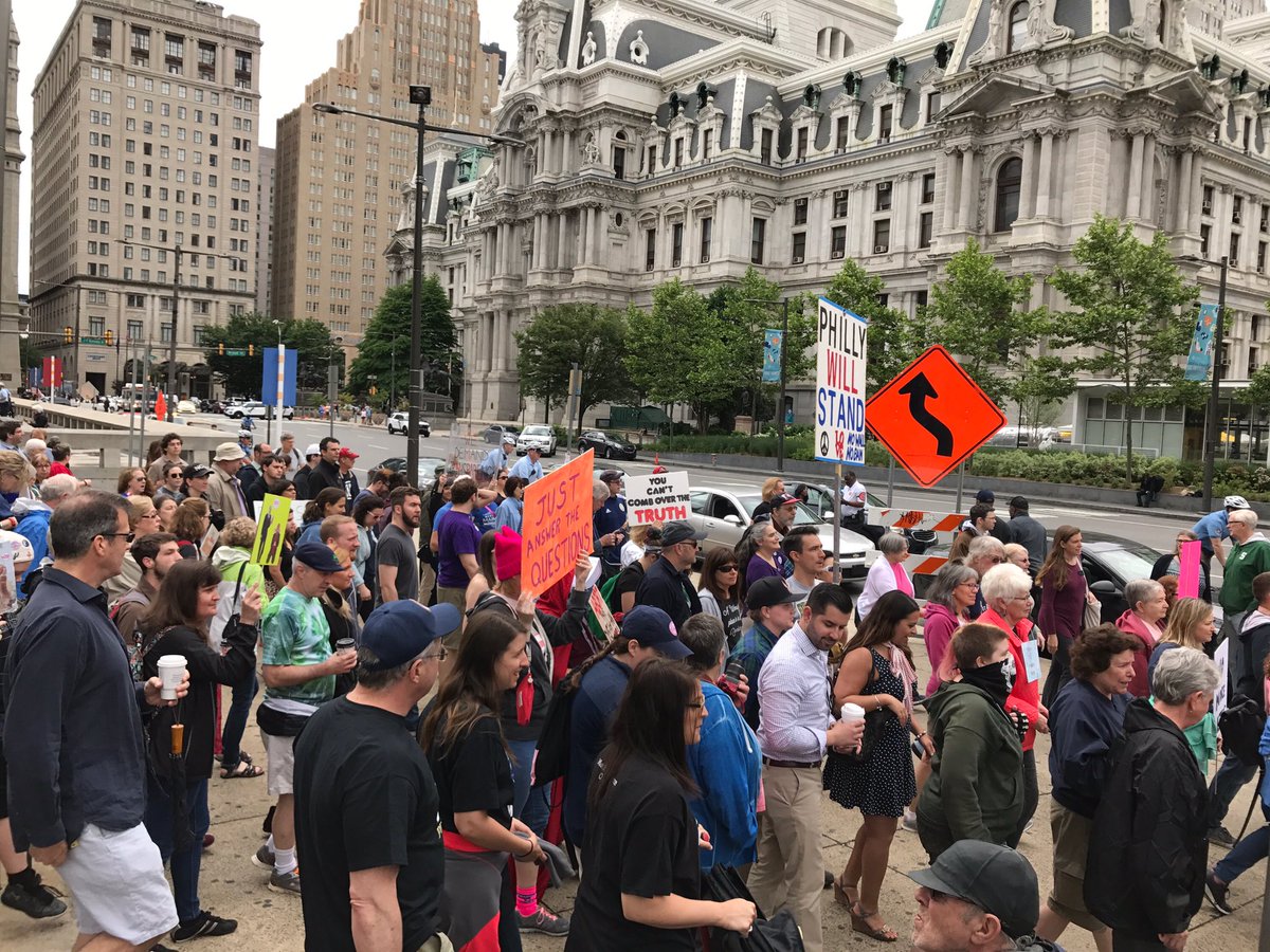 ForOurFuturePA's tweet photo. Philly will stand for truth! "This is about the fight for the soul of our democracy."-@RepCummings #marchfortruth #MarchForTruthPHL https://t.co/0oZWJUWlgt