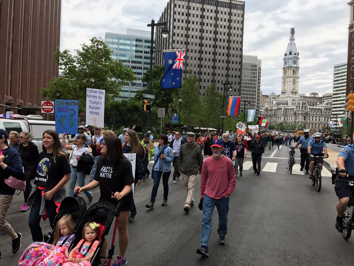 ForOurFuturePA's tweet photo. Philly will stand for truth! "This is about the fight for the soul of our democracy."-@RepCummings #marchfortruth #MarchForTruthPHL https://t.co/0oZWJUWlgt