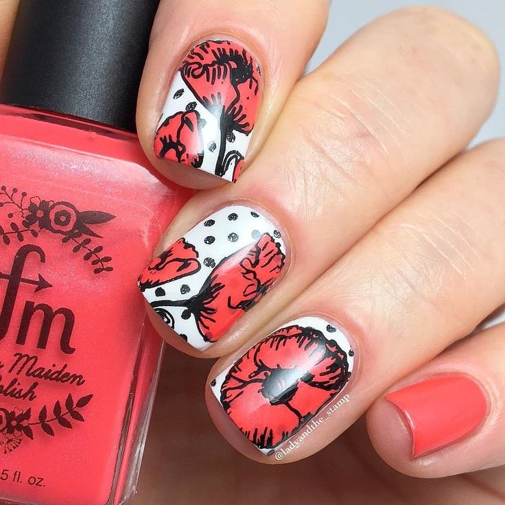 These poppies-inspired nails look so vintage yet sassy! Check them out! @ladyandthe_stamp from Instagram used ou...