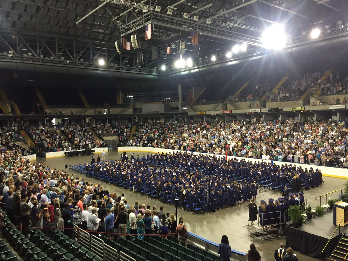 Harris_Mgmt's tweet photo. Welcome to the #FHCClassof2017!  What an AMAZING class of SPARTANS!! #FHCPride https://t.co/B1FMNU3SSI