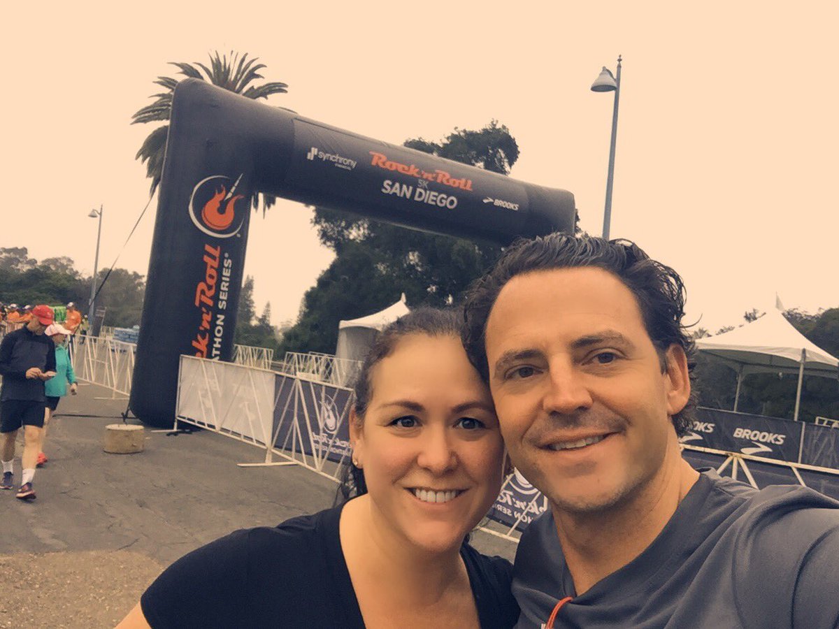 LorenaSGonzalez's tweet photo. "Baby," he says, "you had such a good week, let's go celebrate." By running a 5k? #OnlyNathan https://t.co/RYT1iYF8ls