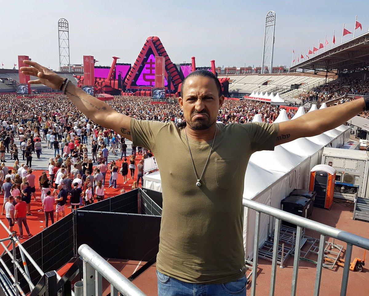 Suki1976maart's tweet photo. Feel the music @theflyingdutch @ALDAevents Amsterdam 👊🎶🕺🎉💪❤ #TheFlyingDutch #AldaEvents https://t.co/CwPfRxlksj