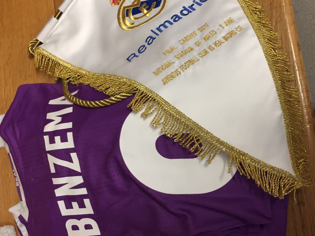 Benzema's tweet photo. Ready for tonight 💪 #APorLa12 #HalaMadrid @realmadrid @ChampionsLeague https://t.co/JcNcwqmmtW