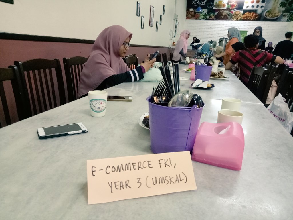 bahi_zone's tweet photo. Iftar with coursemate #hc13 #ecommerce https://t.co/jQ06OZImqv