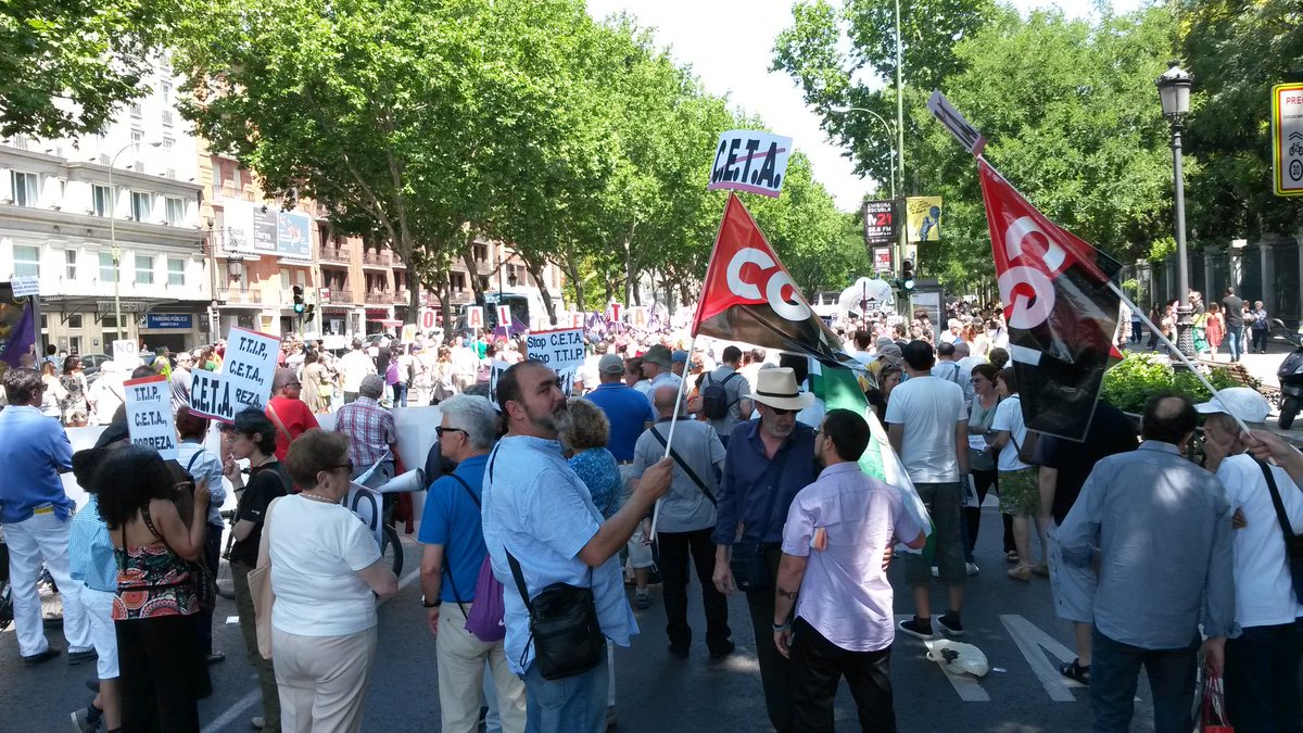 SoliStapAytoMad's tweet image. #StopCeta vaaaamos gente!! que se vea, se sienta, que no somos mercancía. Calle y calle contra el capital.#niCETA #niTTIP