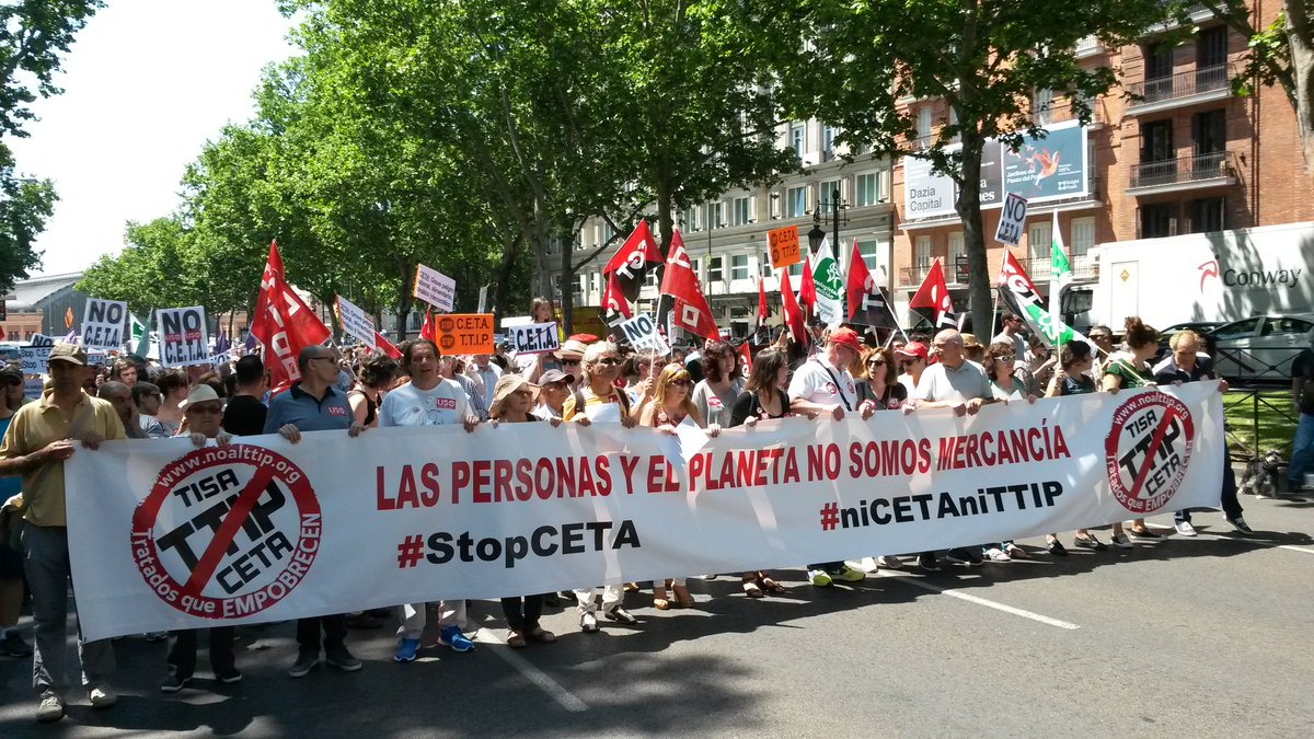 SoliStapAytoMad's tweet image. #StopCeta vaaaamos gente!! que se vea, se sienta, que no somos mercancía. Calle y calle contra el capital.#niCETA #niTTIP