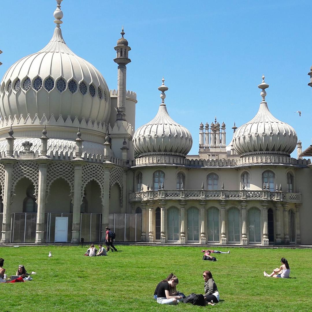 Samkyrobichaud's tweet photo. Beautiful day in Brighton the other day #brighton #brightonpavilion #heatwave https://t.co/EIB25zkQSI