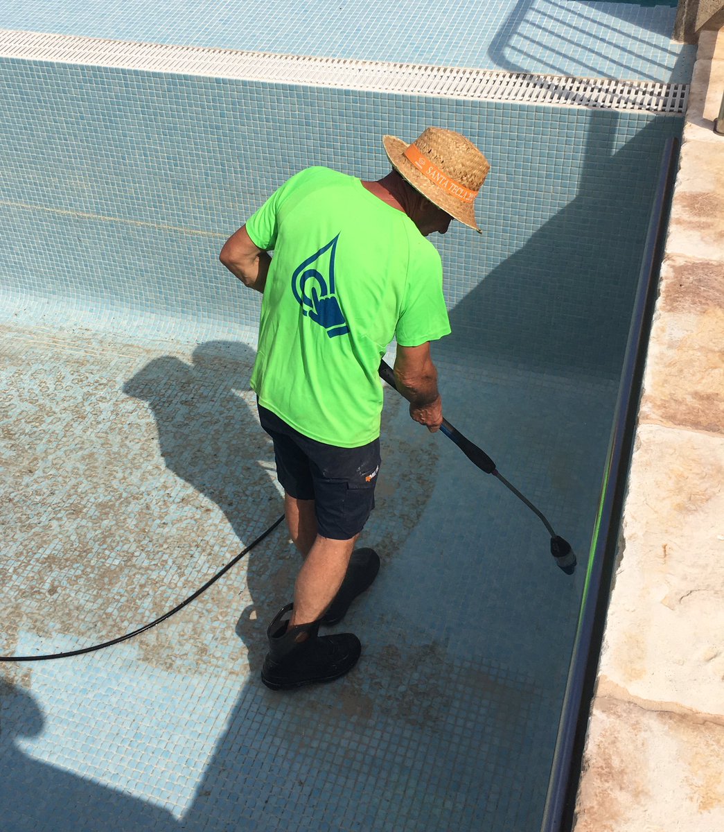 trizzoosystem's tweet photo. #trizzoo posa a punt la teva piscina  i zona enjardinada https://t.co/OOSYE0Rvfx