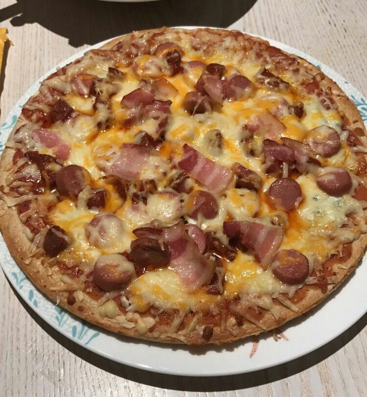 PiJoselu's tweet image. A veces cuando estoy triste miro mi album de fotos de comida para recordar tiempos mejores