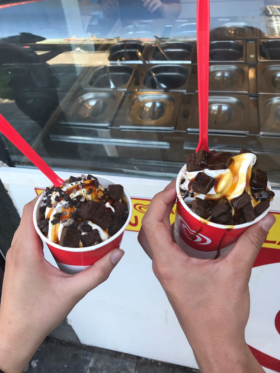 PiJoselu's tweet image. A veces cuando estoy triste miro mi album de fotos de comida para recordar tiempos mejores