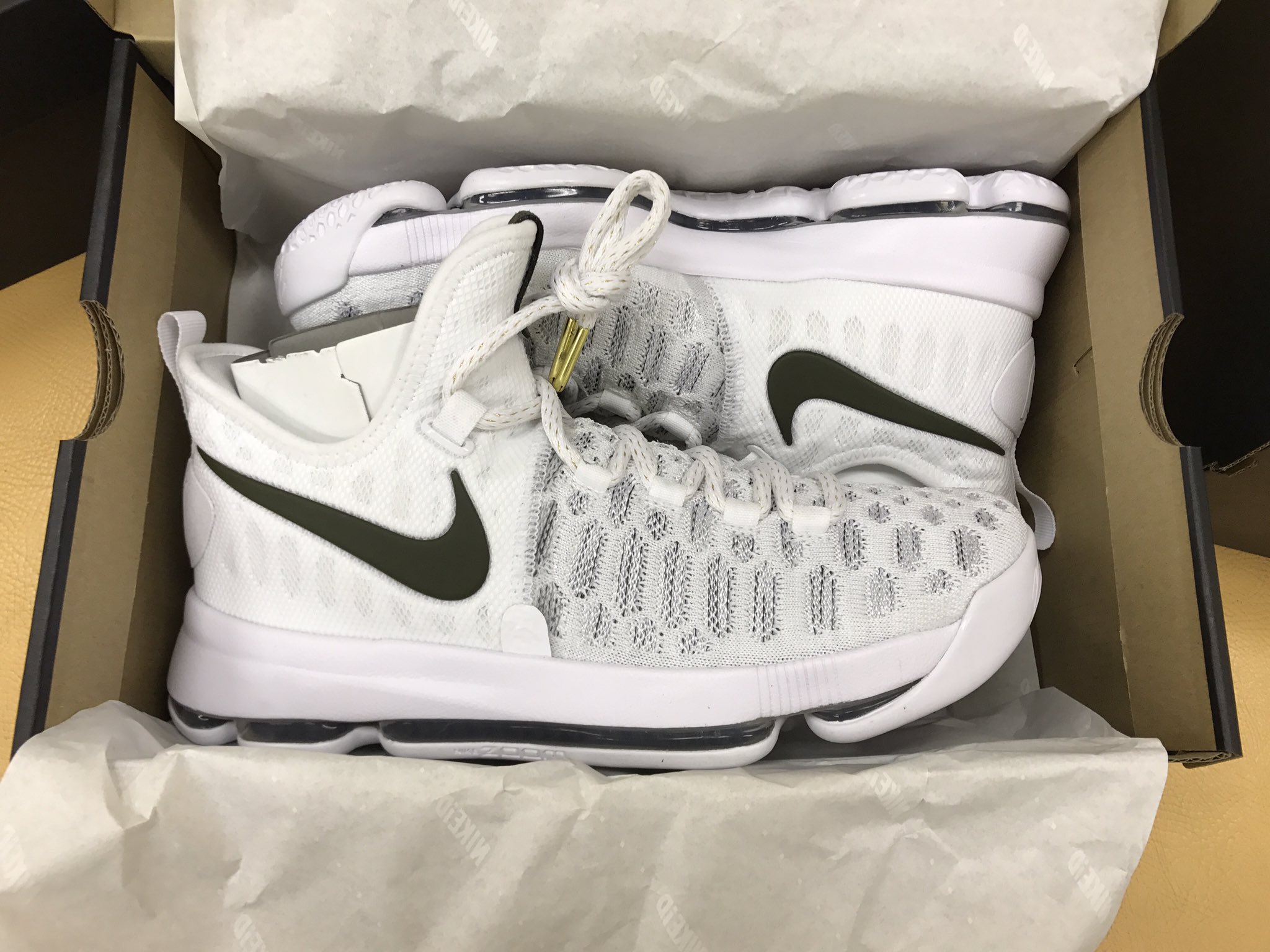 宮崎 早織 New Shoes 初めてカーキー入れてみた 可愛い Id作る方カーキー入れてみてください めっちゃ可愛いので Nike Nikeさんいつもありがとうございます T Co Du9bngvpo4 Twitter