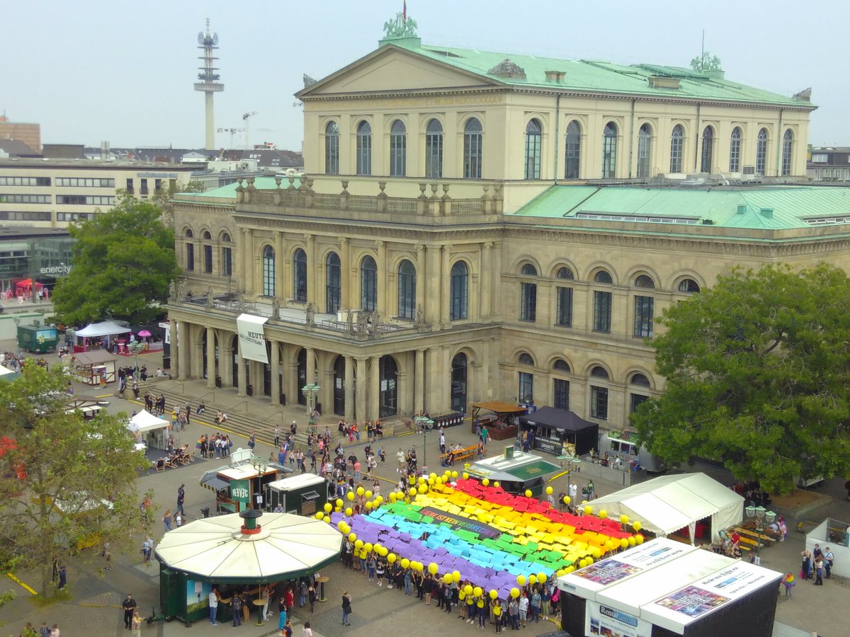 SaraFremberg's tweet photo. Liebe ist kein Verbrechen! @amnesty_de Jahresversammlung 2017für die Rechte von LGBTI #amnestyjv https://t.co/nxokEroguK