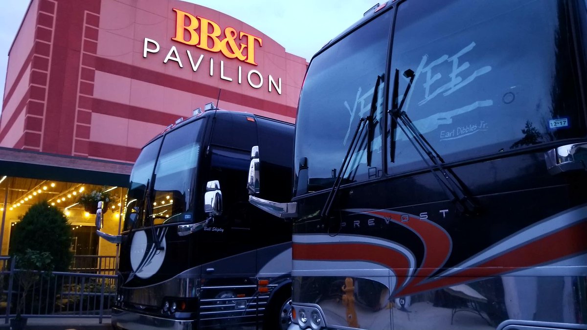 FreedomTheBus's tweet image. Camden, NJ today with @ThomasRhett and @DanAndShay at @BBandTPavilion