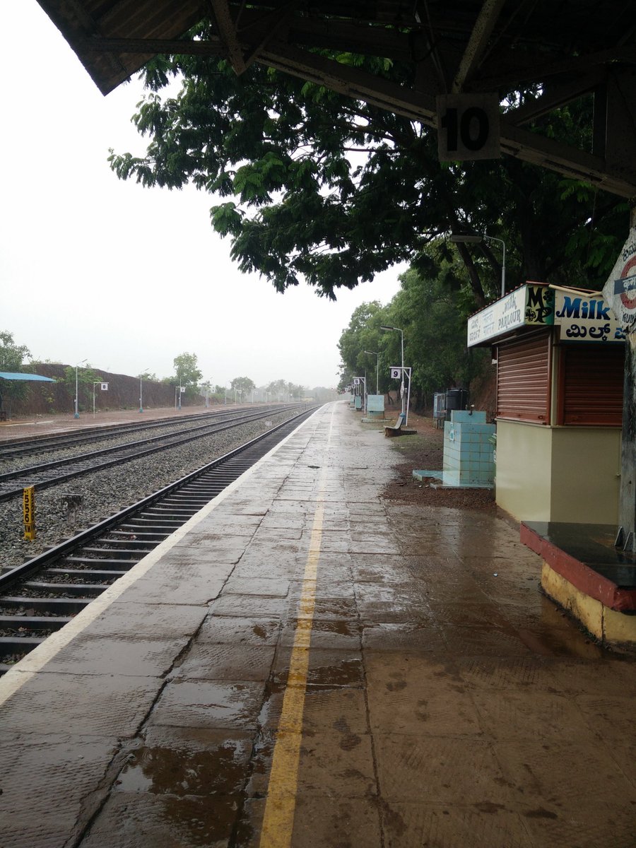 AnkitShanbhag's tweet photo. @sureshpprabhu @RailMinIndia request to put across sheds across all railway stations atleast during monsoon... https://t.co/SDNwBvv8in