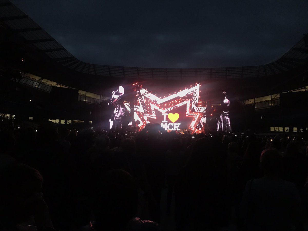 Wow what a night 😍😍 <a href="/robbiewilliams/">Robbie Williams</a> I love you 😍😍 #RobbieWilliams #robbielive xx