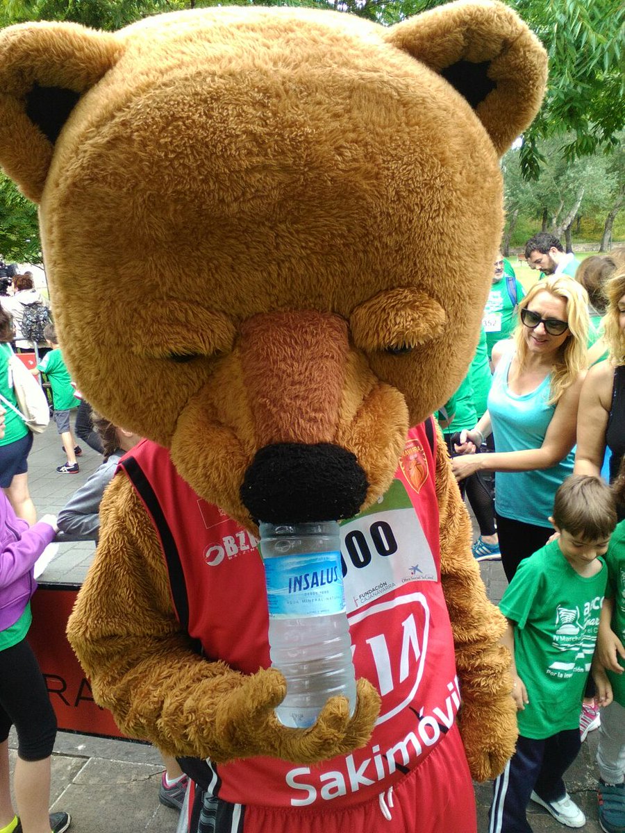 Ronky00's tweet photo. Menos mal que cuando he llegado a la meta me esperaba una botella de @insalus1888 para rehidratarme después correr los 5km #RonkyHidratado https://t.co/0gycybgc9E