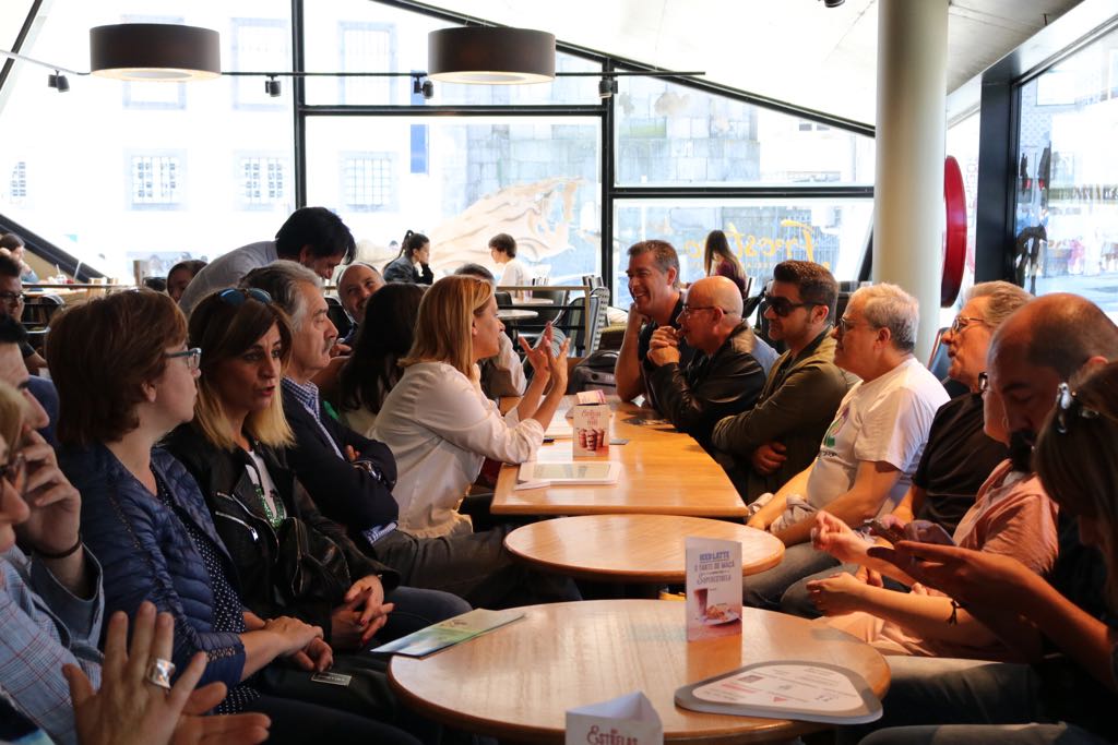 turisriasbaixas's tweet photo. Estamos en #Porto promocionando los #RíasBaixasFests tras una ruta en el #AtlanticoExpress con buena música. https://t.co/i5fXtkofN9