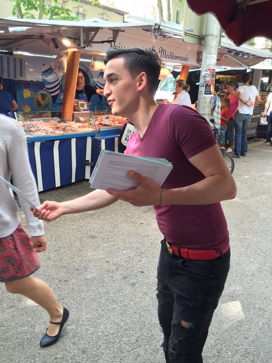 NancyCanaud2017's tweet photo. Tractage au marché des Arceaux et de la Paillade dans la #circo3402 pour les #legislatives ! https://t.co/j9uPcG6vAM