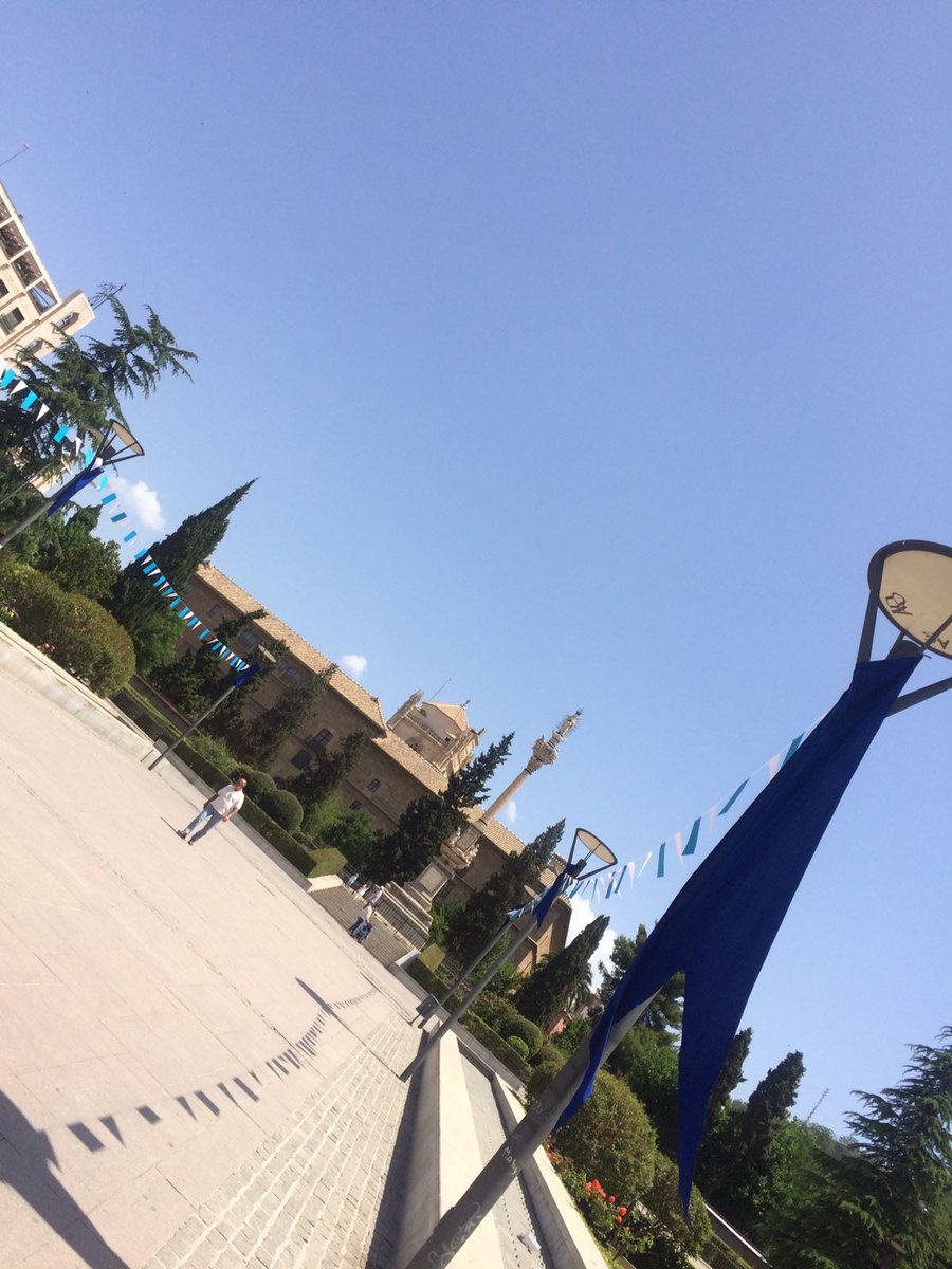 Ntro. grupo joven junto al de <a href="/santacenagrana/">Hermandad Sacramental Santa Cena Granada</a> @RosarioRealejo @cfrestudiantes <a href="/Surrexit_Gr/">Hdad. del Resucitado</a> decoran Elvira y Triunfo para <a href="/borriquillaypaz/">Cofradía Borriquilla de Granada</a>