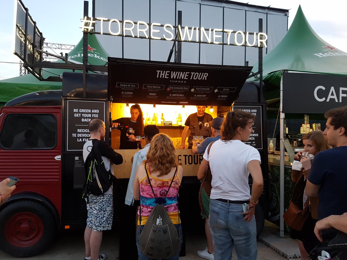 henarrr's tweet photo. De lo mejor @ #PrimaveraSound2017 el #TorresWineTour pero qué precios! Flipante la demanda:poner buena oferta de vino en festis es EL FUTURO https://t.co/5sS7oKdnhZ