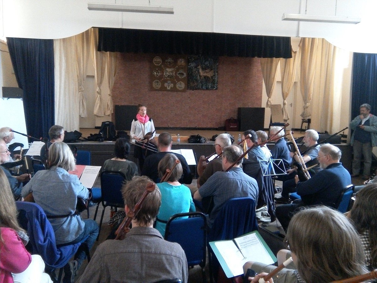 Cätlin Mägi teaching an old #bagpipe #waltz from #Estonia with five A parts and one B. Serious willpower in the room to play only one B!