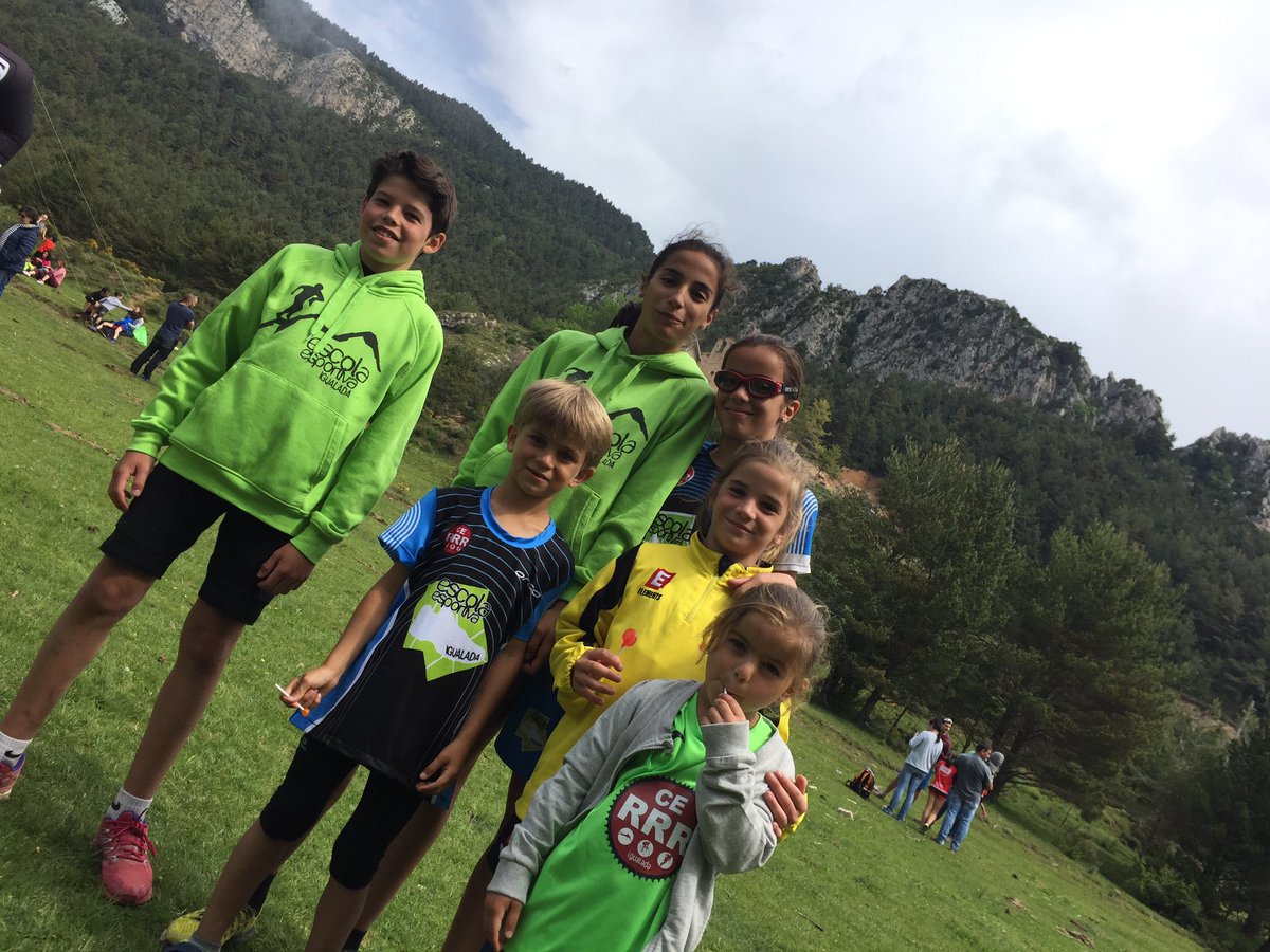 greellat's tweet photo. L'equip de @EscolaEsportiva a la @bergatrail bons resultats i paratge https://t.co/PP3pfomBji gracies @cataloniakids per la feinada. https://t.co/DjZr28hTeJ