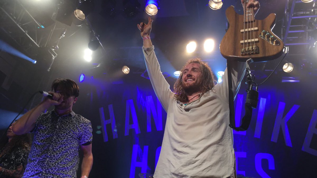 emcrx's tweet photo. one year ago today @handslikehouses https://t.co/D4C4jcbnXs